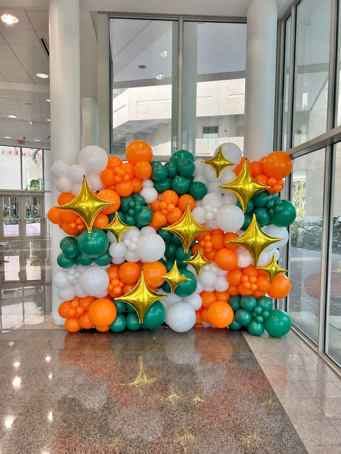 Large-scale balloon wall installation